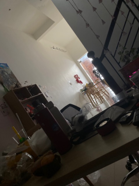 Thiết kế tối giản, mình mua màu trắng nhìn thích lắm. Xài vài tháng rồi vẫn giữ nhiệt rất tốt 👍