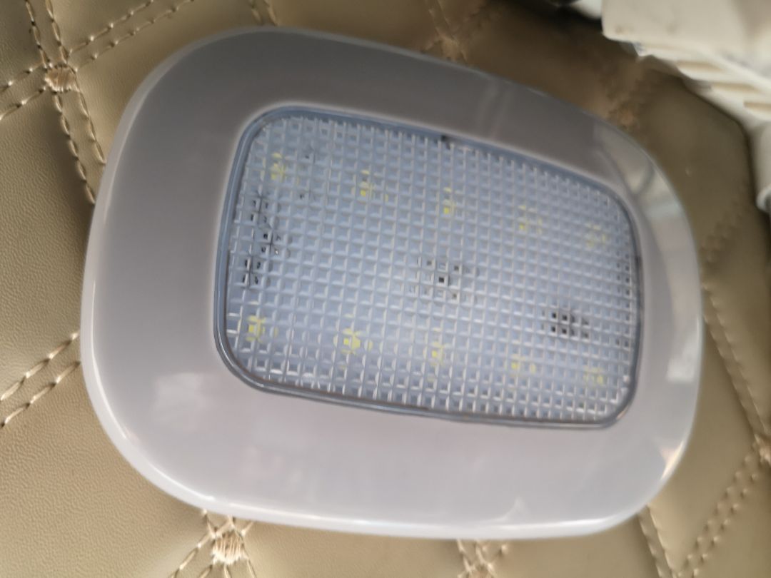 Keo ko chắc lắm phải dùng thêm keo 502. Đèn sáng xài lâu. Có thể dùng khi cúp điện