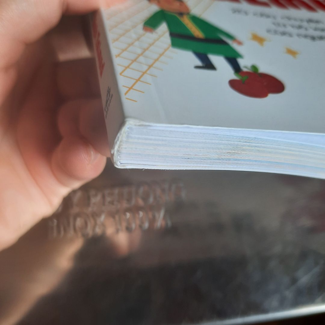 Sách đợt sales 12.12 Tiki giao nhanh nhưng đóng gói k cẩn thận: k bọc giấy chèn hoặc màng nhựa làm sách bị cong và trầy góc.