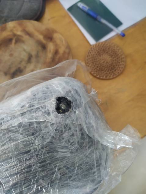 Có vẻ như một số gạo đã bị mất do một lỗ hổng trong vật phẩm giao hàng. Có vẻ như một số gạo đã bị mất do một lỗ hổng trong vật phẩm giao hàng.