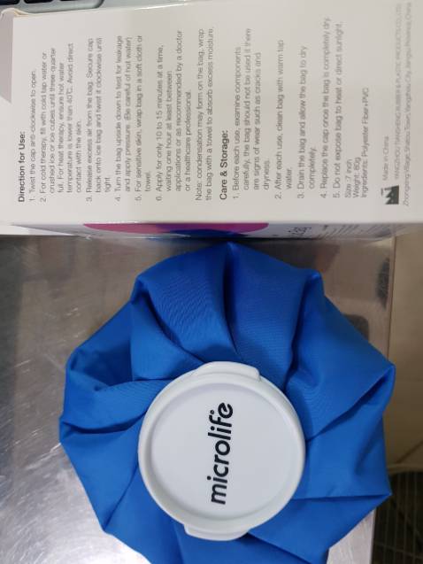 Đã nhận hàng đúng theo lịch hẹn, túi cho nước nóng vào, đóng nắp, không bị chảy,  đang để xem thời gian giữ nóng bao lâu, nhưng sản phẩm này lấy tên là Microlife (tưởng hàng của Microlife Thụy Sĩ) nhưng tên Microlife là  của một cty Trung Quốc, không biết có đúng như vậy không, người bán trả lời giúp nhé,  lát nữa thử với đá cục xem sao.