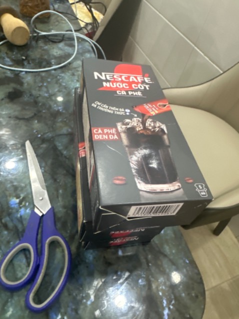 Giá rẻ, bữa đi metro mua hơn 60k 1 hộp ko có quà, nay mua tiki 45k tặng 3 cái muỗng inox quá hời