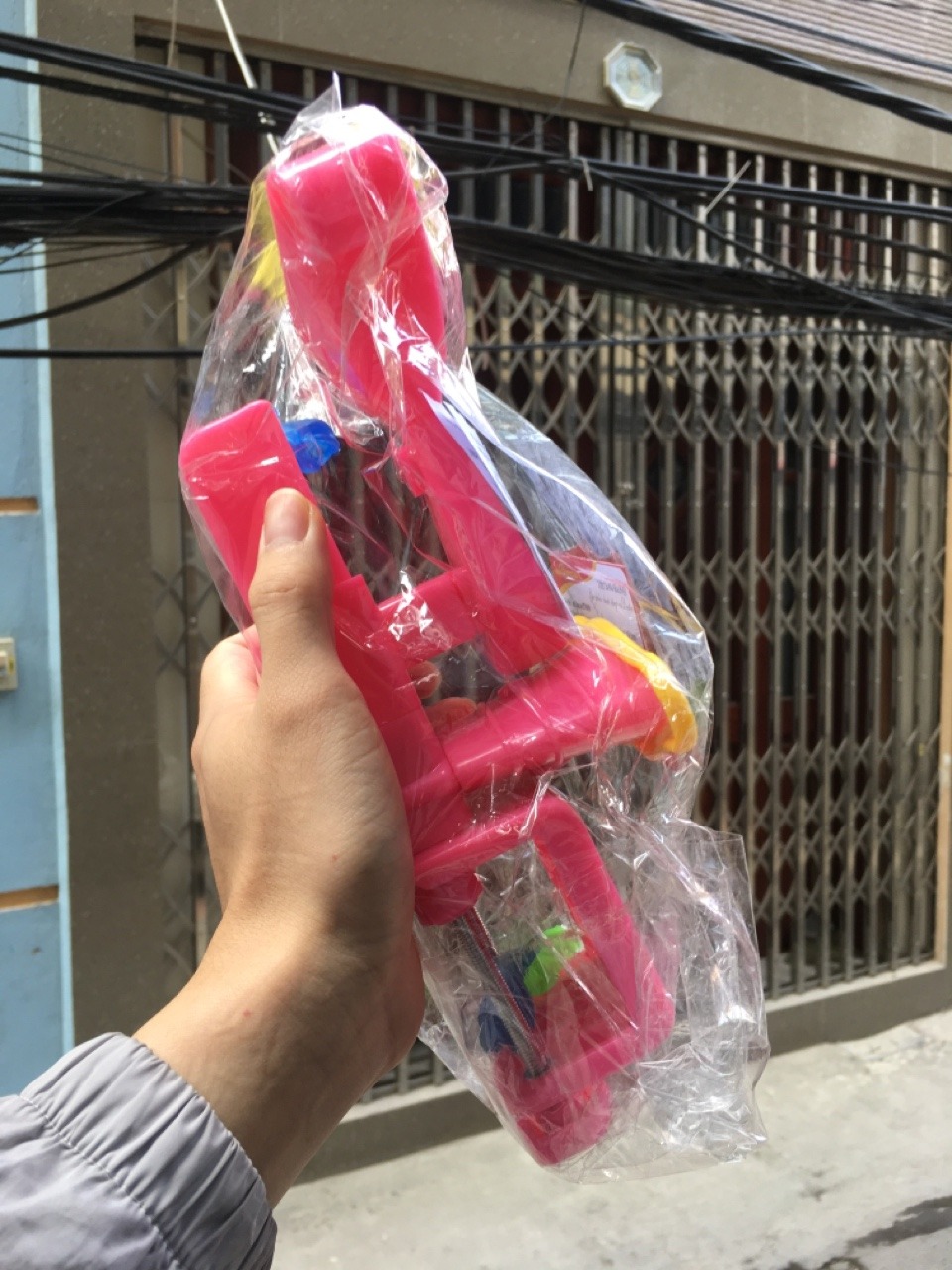 Giá Đỡ Cằm Chống Cận Thị, Dụng Cụ Chống Cận Thị, Chống Gù miDoctor
Mình biết đến miDoctor từ Đai chống gù nổi tiếng, vòng vèo tìm hiểu thì nó tìm ra dụng cụ chống cận thị cho trẻ luôn
Nhận được sản phẩm khá là ưng ý, chắc chắn, bắt mắt, đủ tem mác
Cái núm vặn mình không biết nên loay hoay, sau rõ rồi thì phải kéo nó ra tầm 3mm rồi mới xoáy được, ấn vào để cố định độ cao
Giao hàng nhanh hơn dự kiến 3 ngày
Mình mua được đợt sale còn 119k
Sản phẩm đáng mua, đang nghiên cứu mua cho đứa a nữa