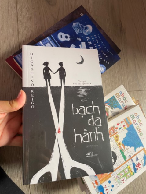 Cuốn Bạch dạ hành không còn seal nên bìa hơi xước một tí. Mình đặt chung với nhiều cuốn khác. Tiki đóng gói rất cẩn thận, có cả mốp chống sốc, giao hàng nhanh nên vẫn là 5 sao cho Tiki nhé. Còn nội dung thì mình đọc review thấy hay nên mua. Sẽ bổ sung review về nội dung sau ạ 😄