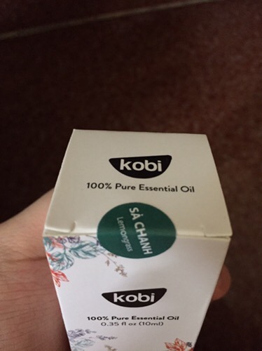 Giao hàng nhanh, đúng hàng. Có t niêm phong, gõi kỹ lưỡng. Mua được giá quá tốt. Treo trong phòng. Đóng hết cửa lại, đi từ sáng tới chiều về, mở cửa phòng là thơm ngất ngây, rất thư giãn, dễ chịu. Mn nhớ để ý khoảng 1-2 ngày là dốc ngược tinh dầu xún để td thấm vào nắp nha. Nói chung là rất ưng.