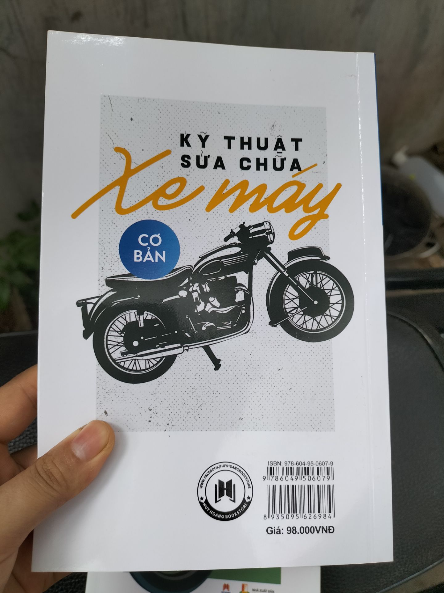 cuốn sách đẹp đầy dặn bìa cứng nhìn đẹp vô cùng. hy vọng sách sẽ giúp ích nhiều cho em mình.