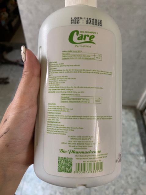 Chai bự và tắm thơm lắm ạ. Mùi sữa tắm có thơm mùi táo kiểu the mát, tạo bọt xà bông vừa đủ để tắm bé. Công dụng trị ve vs ghẻ gì đó mình thấy ổn, tại bé nhà mình cũng hết lâu rồi mua để thỉnh thoảng tắm để không bị lại th ạ. Mua tầm hơn 2-3th r giờ mới lên ghi đánh giá. Nói chung ok, đóng gói kĩ và giao nhanh nha. Mua tắm trị ve, ghẻ cũng đc hay tắm khử mùi hôi cũng đc vì nó cũng nằm trong công dụng.