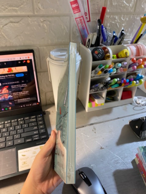 40k cho 1 cuốn sách quá tuyệt vời
Sách mới tinh ko hề trầy xước hay bị cũ 
10 điểm cho cách gói và giao hàng của tiki 
Mình nhận thấy tiki đã cải thiện loại bìa gói hàng ko bị mềm như trc nữa cũng nhờ vậy mà gói hàng rất vuông vắn đảm bảo chất lượng sách đến tay người dùng 
Nội dung sách mn lên mạng xem rv nha 
Ko hối hận đâu 
❤️Tiki