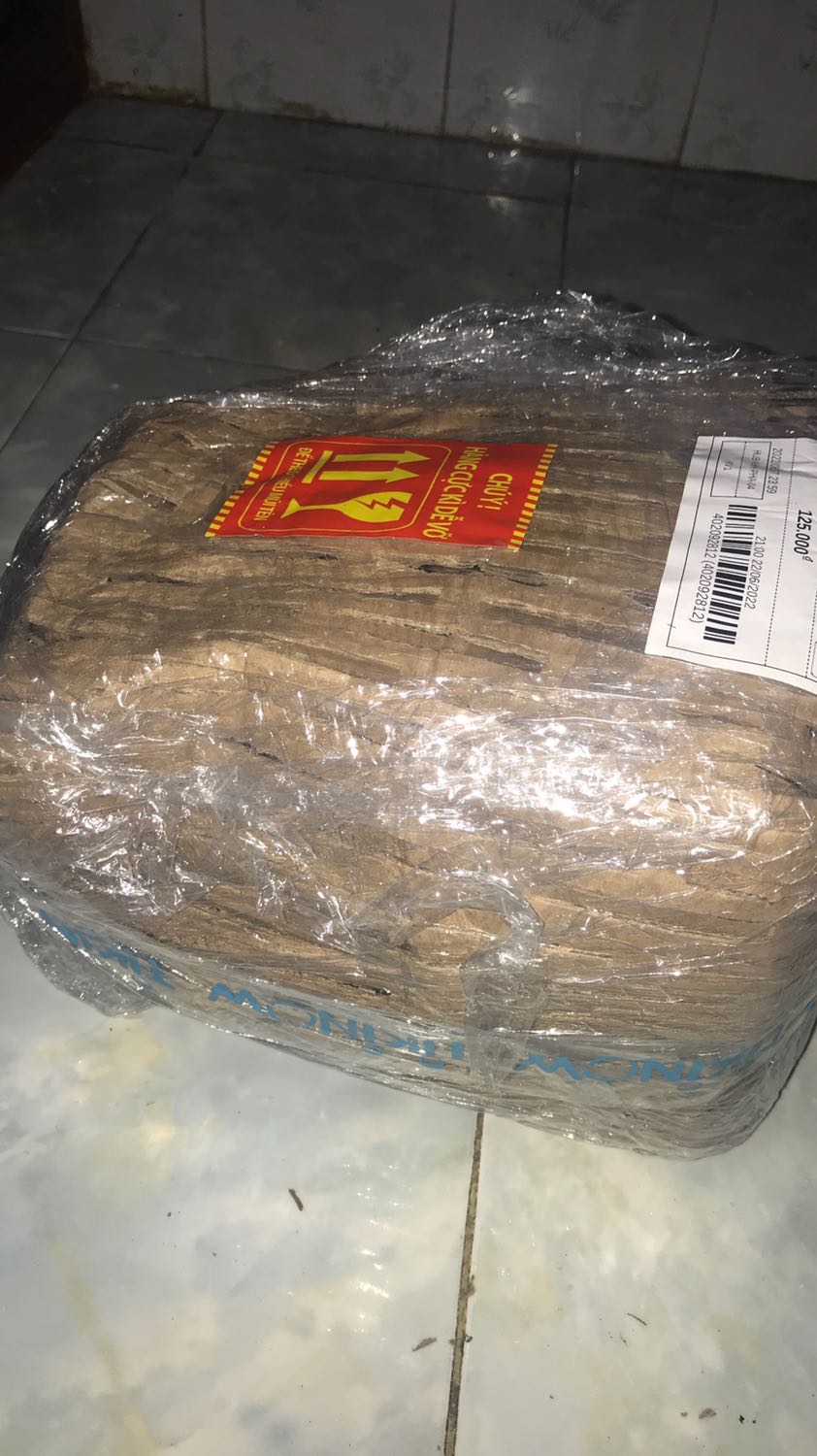 Giao hàng nhanh , đóng gói kỹ càng, full hộp đầy đủ giấy tờ, sản phẩm dùng tốt hiện tại đang sài và không thấy dấu hiệu gì bất thường. Giá cả hạt dẻ nên mua. Hết