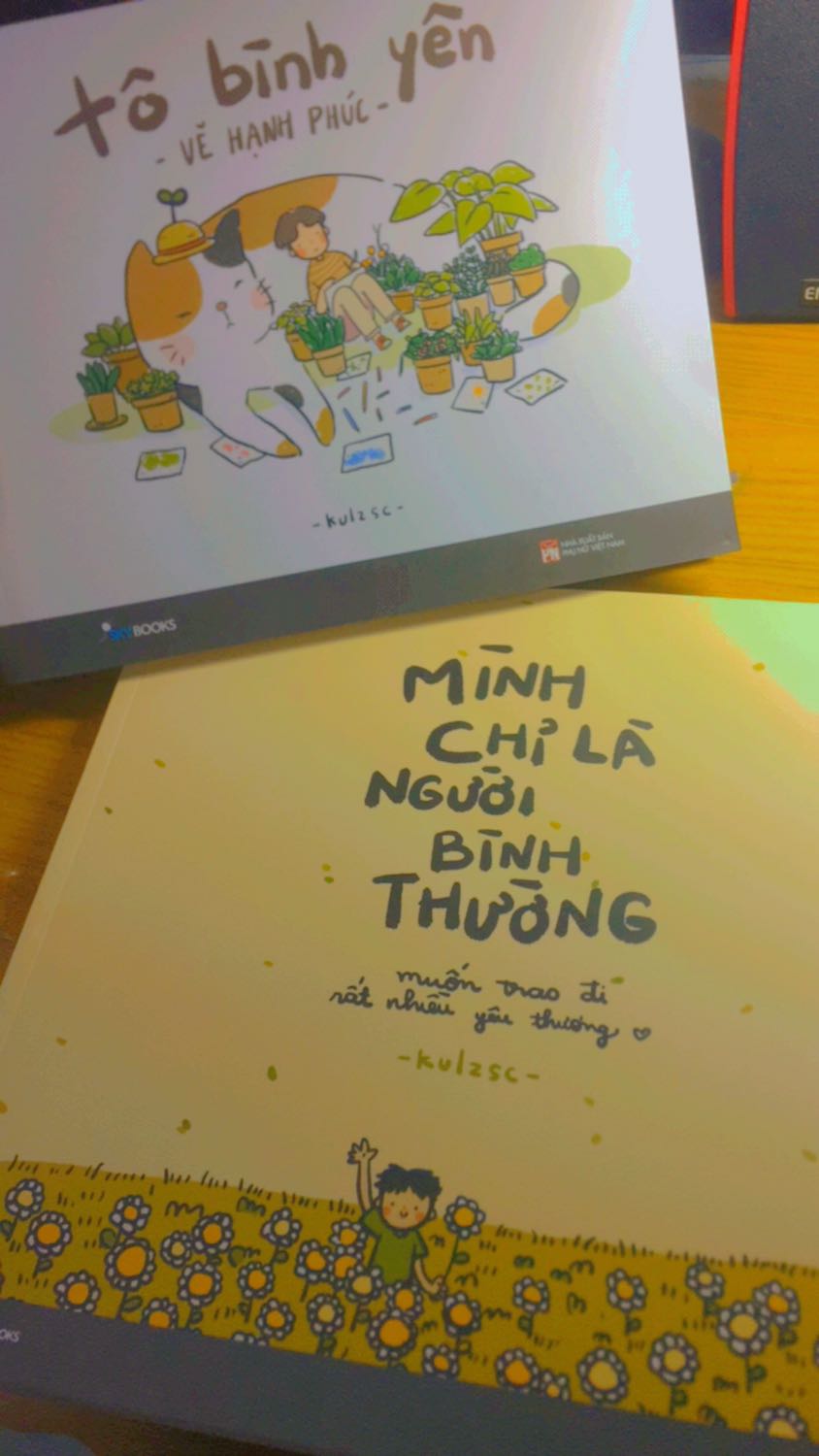 Một quyển sách tô màu cực dễ thương và hay ho cứu rỗi mùa hè nhàm chán của mình
Recommend mng quyển “mình chỉ là người bình thường muốn trao đi rất nhiều yêu thương” của cùng tgiả nha , có nhiều câu chuyện ý nghĩa lắm á ^^