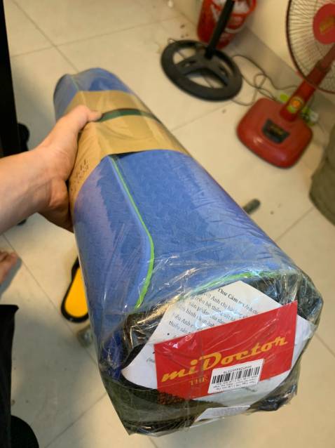 thảm to đùng luôn, dày đúng 1cm như ảnh chụp nhé... êm cực kỳ luôn,
Mình mới tập lân trc mua cải thảm mỏng nên bị đau hết đầu gối.
Thảm này thì ko đau tý nào luôn
cám ơn tiki, sẽ cố gắng ủng hộ nhiều nữa :D