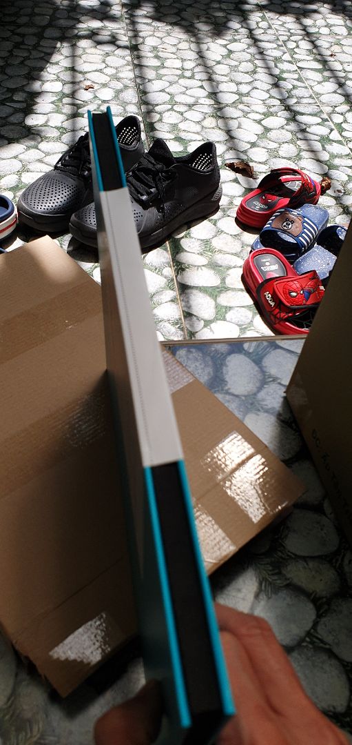 hàng chính hãng,  tem còn nguyên vẹn,  giao hàng sớm hơn dự kiến