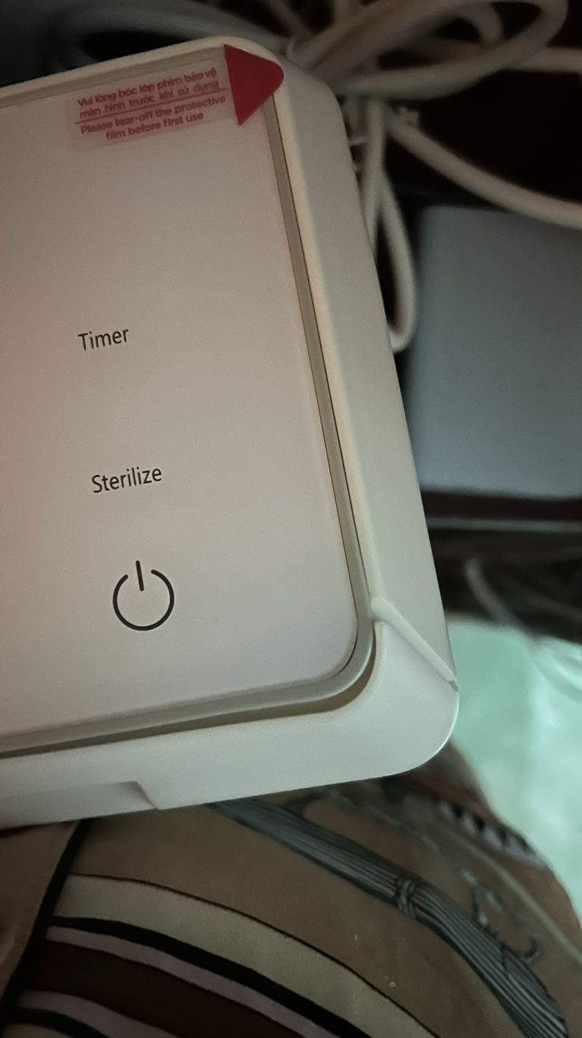 Shop giao nhầm máy hút sữa, thời gian giao hàng đổi trả mất 10 ngày, nhận sản phẩm thì miếng nhựa bị ntn, bao bì thì móp méo bung cạnh như hàng khui rồi vậy, nt trả hàng thì mãi không thấy hồi âm. Trong khi đang cần dùng cho con.