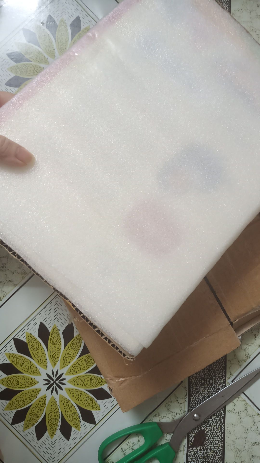 Giao hàng nhanh đóng gói ổn, sách hơi móp góc một chút nhưng không sao