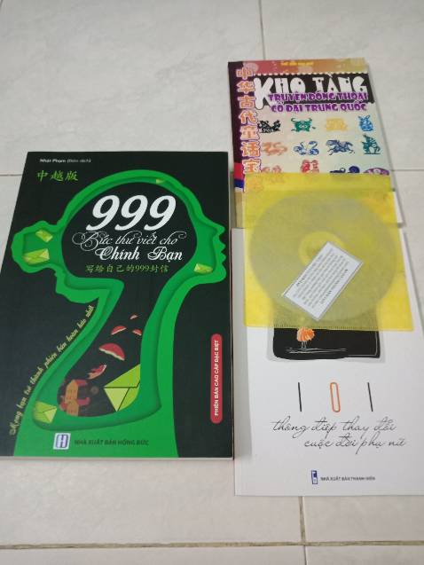 Sách đẹp, chữ rõ, đóng gói cẩn thận, kĩ lưỡng, chu đáo, có cả sách quà tặng và lời cảm ơn từ shop, giao hàng nhiệt tình, sẽ mua lại tiếp và giới thiệu bạn bè ủng hộ shop