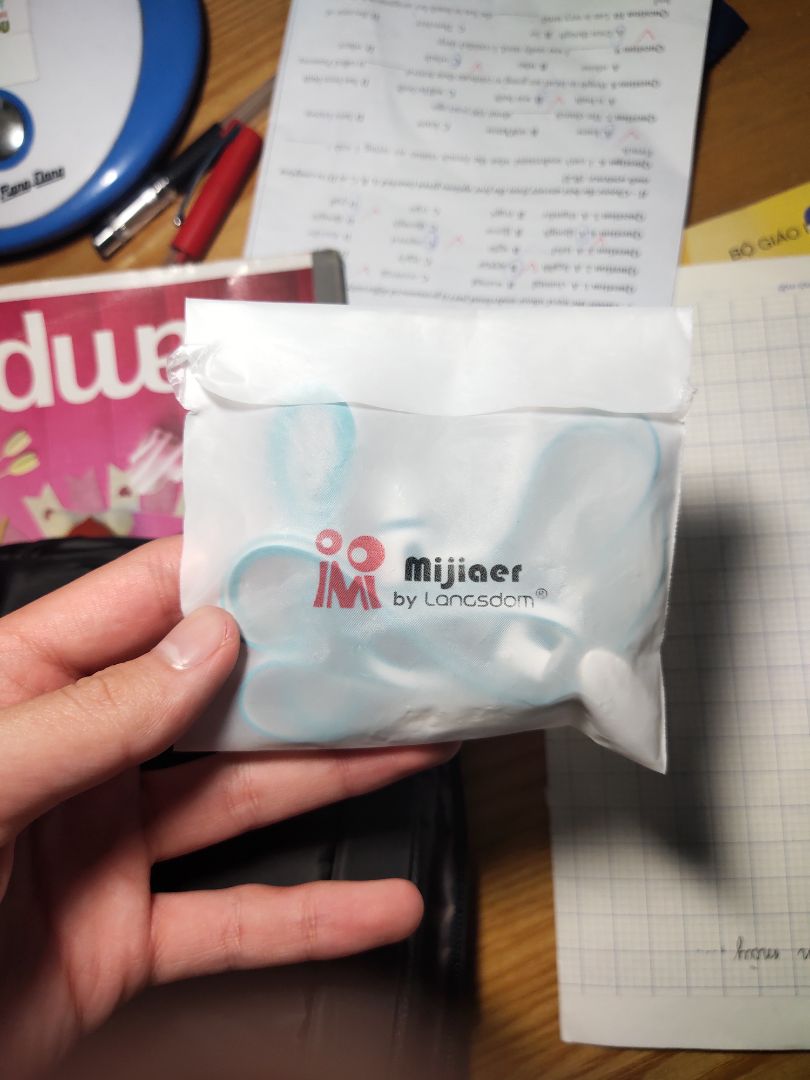 Nghe tạm được, dây dẹp có thêm kẹp, túi đựng khá đẹp và màu tai nghe cũng đẹp. Vừa giá tiền