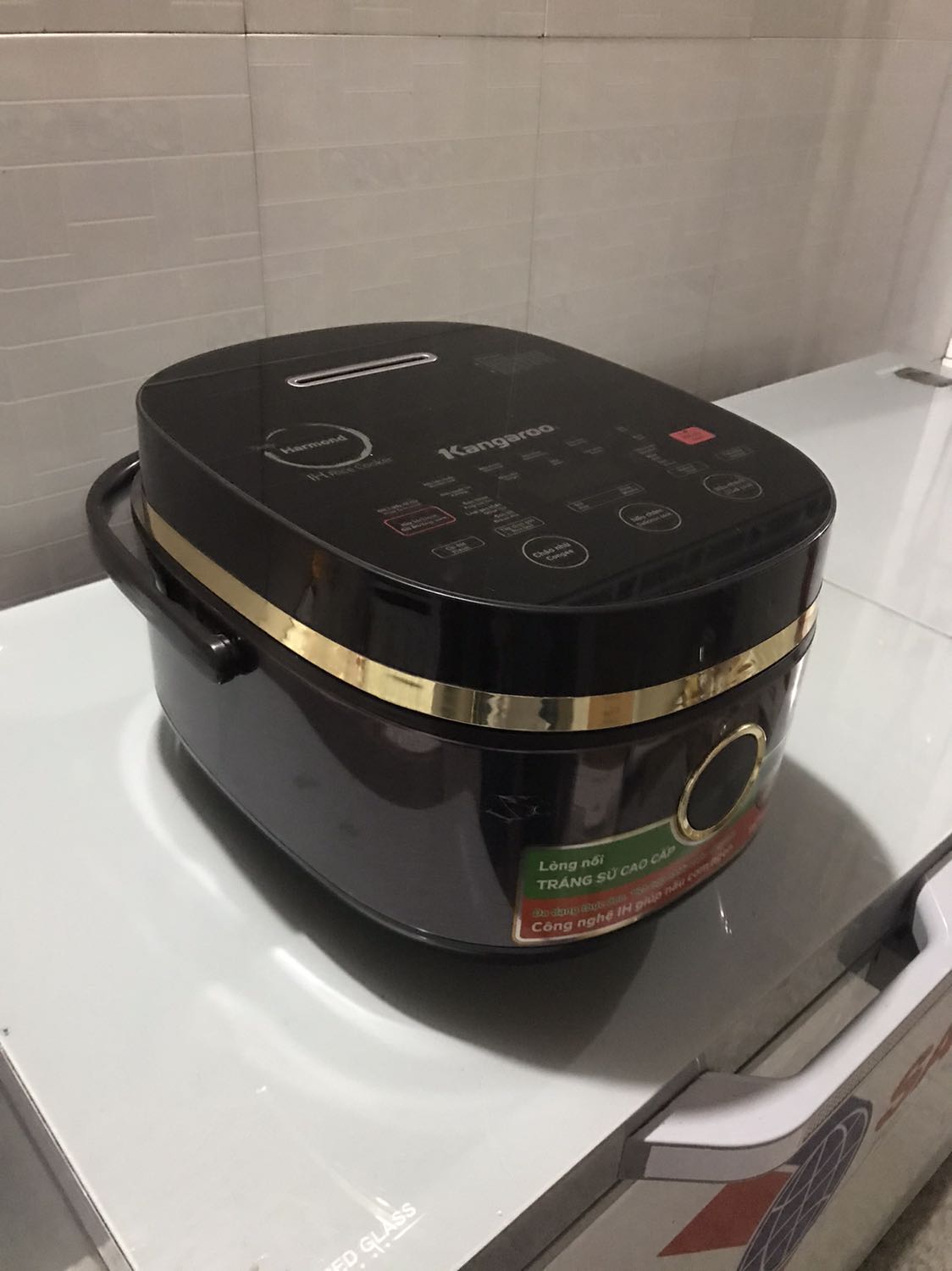 Nhân viên tư vấn nhiệt tình, hướng dẫn chu đáo, tuy sản phẩm có chút trầy xước nhưng vẫn cho 5sao