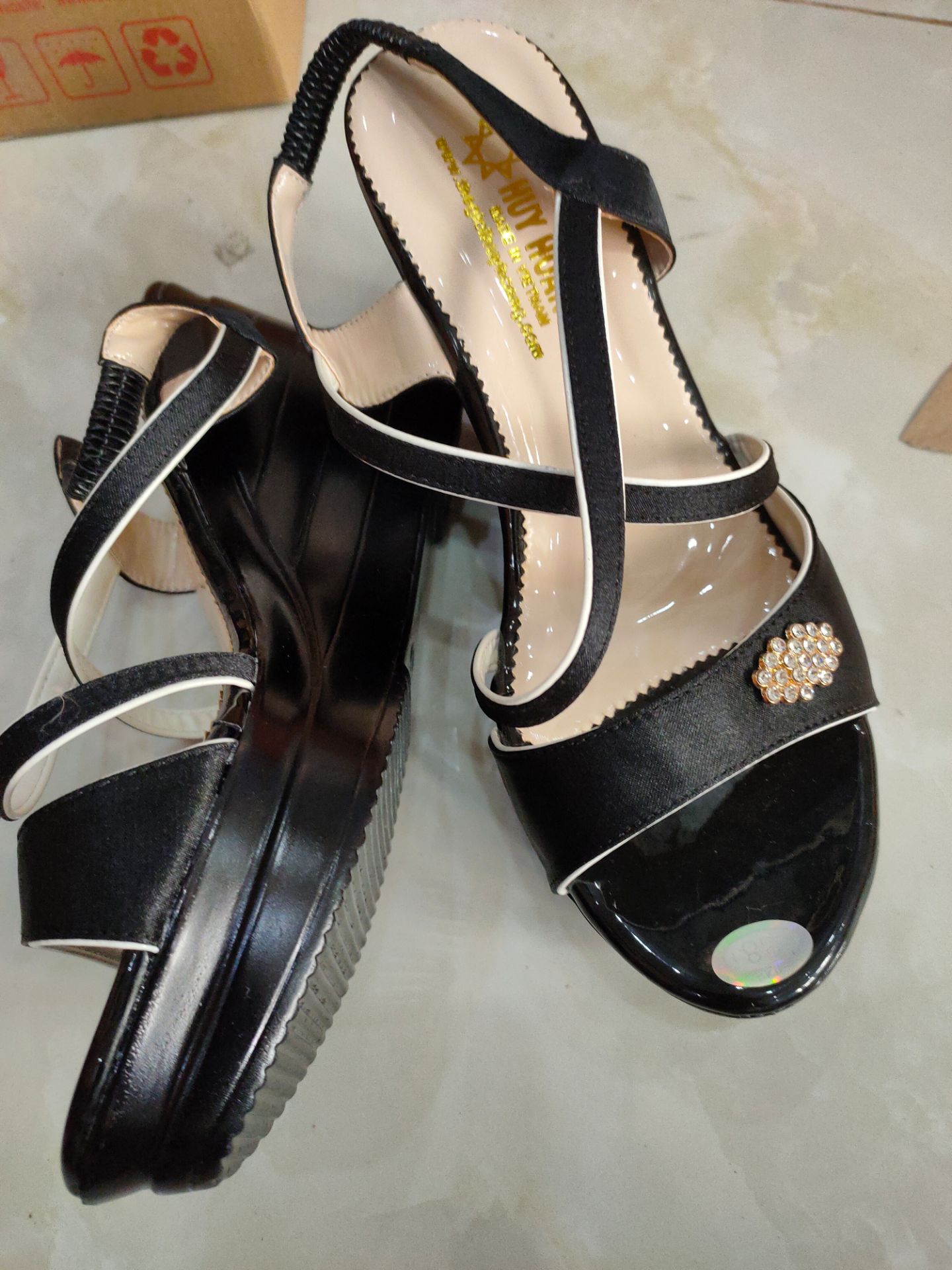 Giày nhẹ, Đẹp chắc chắn mua đôi thứ 2 rồi thấy tốt sẽ tiếp tục ủng hộ