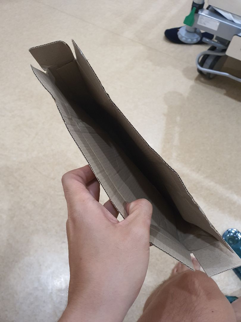 sản phẩm không đính kèm quà tặng sách nói như đơn hàng.
hộp chỉ duy nhất cuốn sách