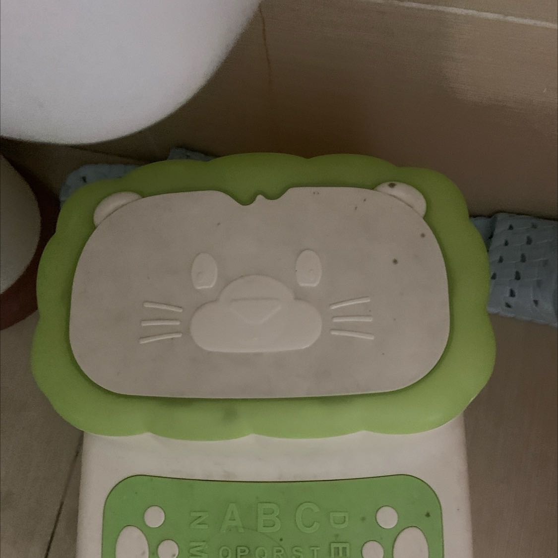 Thiết kế đẹp, màu sắc bắt mắt. Chất lượng tốt, giao hàng đúng hẹn. Đóng gói cẩn thận.