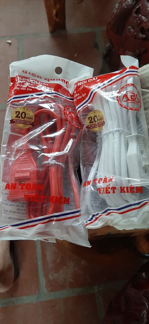 Chất lượng của Điện Quang thì khỏi phải bàn rồi. Mình mua luôn 1 bộ 2m và 1 bộ 5m, đã *** thử, thấy ok. Hôm nào thử kéo cắm nồi lẩu điện xem có bị nóng không. Được cái giao hàng nhanh, đặt hôm trước hôm sau đã ship ngay.