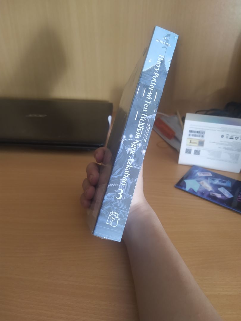 mặc dù tập này sale ít nhưng thật sự mình ko đợi được nữa rồi . Và đây em nó . về dịch vụ vận chuyển và chăm sóc khách hàng thì mình cho tiki 4,8 sao . Còn về sách và nội dung sách   , thì đố các bạn biết mấy sao .....haha 5sao cmnr  hay v luôn mọi người ơi