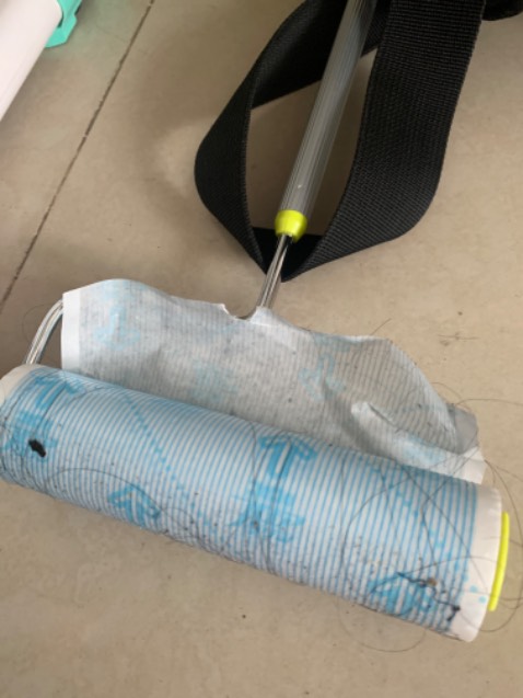 Lõi cây lăn bụi này giá tốt so với shop khác, dùng thích lắm, lăn bụi , tóc, mạng nhện... sẽ mua tiếp