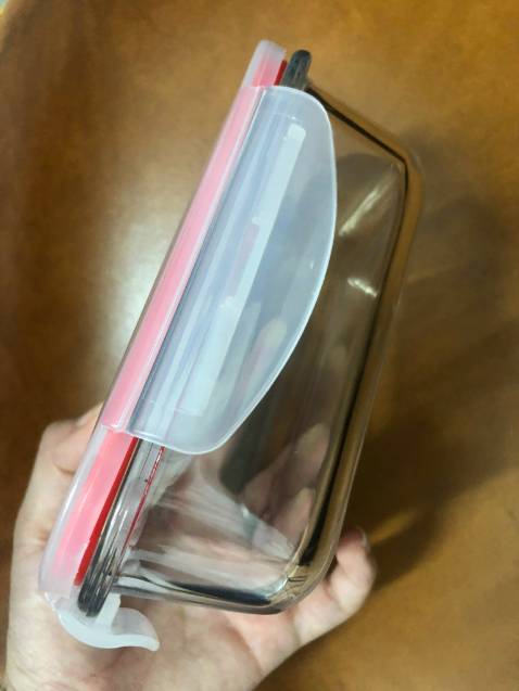 Shopwj căm cầm lên năng tay. Chất liệu thủy tinh dùng đựng coem đi lam là thích hợp. Hộp có 3 ngăn đer thức an ok