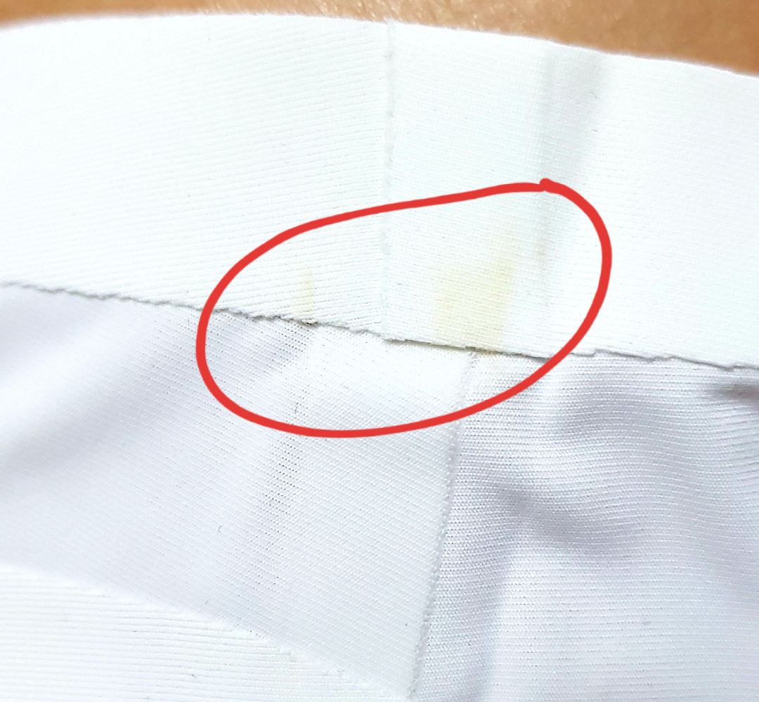 Hàng đóng gói đẹp. 4 quần màu và form đẹp. Nhưng cái màu trắng bị nhiều vết ố vàng không thể chấp nhận được. Đề nghị Tiki đổi cái khác cho tôi.