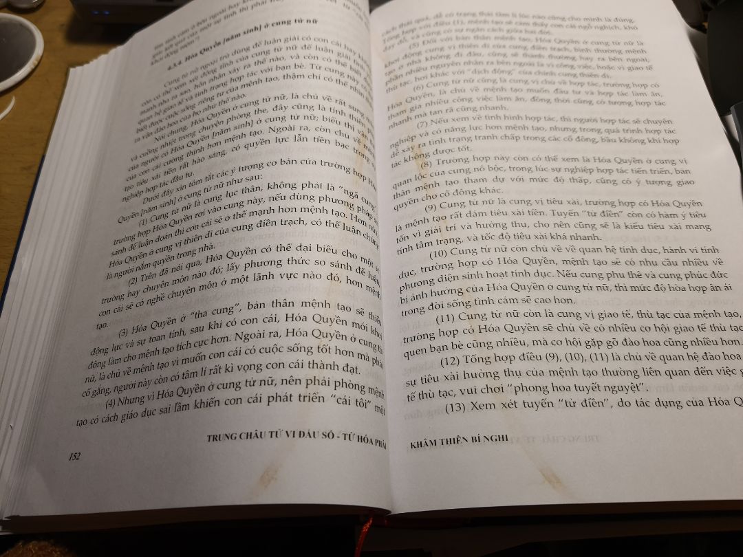 về cơ bản in ấn ok, bọc bóng cả 2 cuốn. dây đánh dấu trang hơi lem ra giấy, mép bìa hơi móp nhưng không ảnh hưởng. shop đóng gói cẩn thận, giao hàng nhanh.