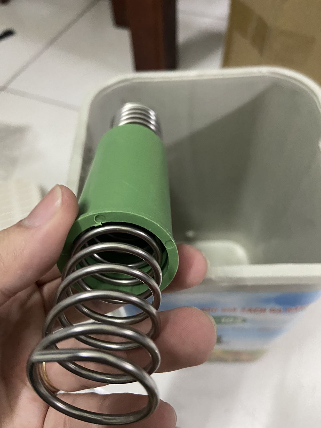 Sản phẩm hoàn thiện tệ như: chất lượng nhựa, dụng cụ thiếu nút cao su khi nhận hàng => Nên sản phẩm tương tự nhưng TRÁNH thương hiệu Đức Trung này.