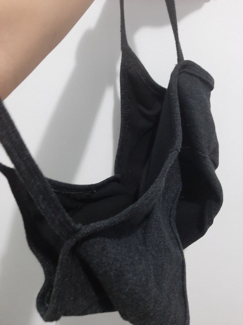 Đầu tiên mình có đặt một cái màu trắng từ Shoptido, rất ok. Nên mình quay lại link để đặt thêm 3 cái thì thấy có thêm mục chọn store, do Shoptido ko còn trong danh sách nên mình đã chọn Đăng Phong store. Hàng thật sự không giống hình, phần vải phía sau lưng to. 3 cái chất lượng đều tệ, vải ko co giãn, cứng, rất khó mặc, đã vậy size thì quá khủng (chắc phải XXXL) người 50-60 kg là chắc chắn không mặc vừa. Thật sự mình đặt để tặng bạn, không hài lòng thì mình vẫn có thể đặt lại, tuy nhiên mình không tin hạng mục này của tiki đảm bảo sẽ giống hình nữa. ?‍♀️