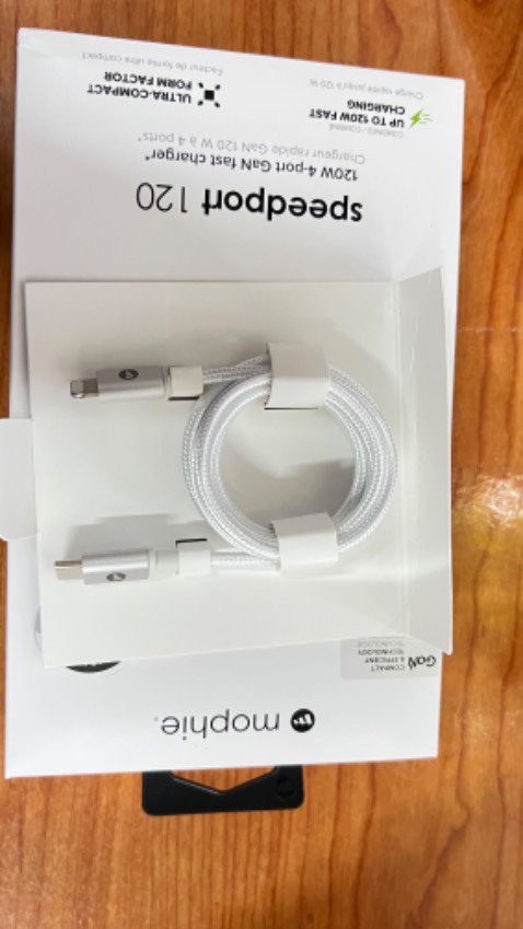 Sản phẩm đẹp chắc chắn xạc thử con 13 pro max ở cổng 20w thấy thời gian xạc đầy 50% pin khoảng gẩn 1giờ. Được tặng kèm thêm dây xạc iphone. Khá hài lòng. Cảm ơn shop