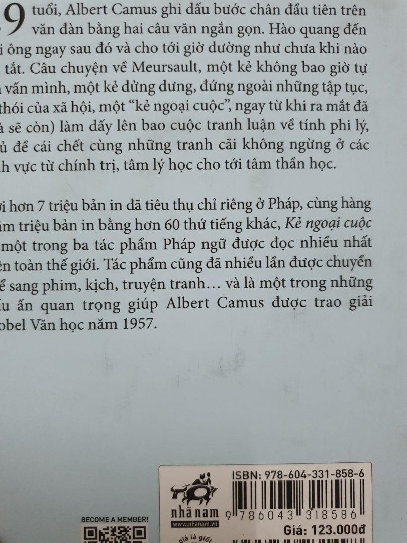 tiki chưa bao giờ làm mình ngạc nhiên vì lần nào mình đặt sách mà bìa cứng là đảm bảo biết trước sách sẽ bị dơ cả dust jacket lẫn bìa trong và góc sách bị móp méo. Nội dung mình chưa đọc nhưng tác phẩm kinh điển và có ý kiến trái chiều về dịch thuật, mình tò mò đọc thử vài trang thì thấy ổn với cách dịch này nên mua.
