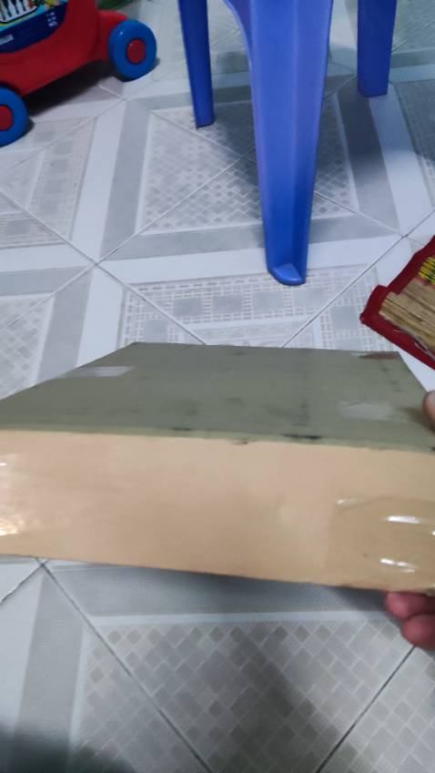 Hộp đẹp cứng cáp.đồ deli mình mua nhiều chất lượng khá tốt. Mua đồ văn phòng cứ mua deli khỏi ohải lo nghi chất lượng.đăc biệt giá rẻ nữa