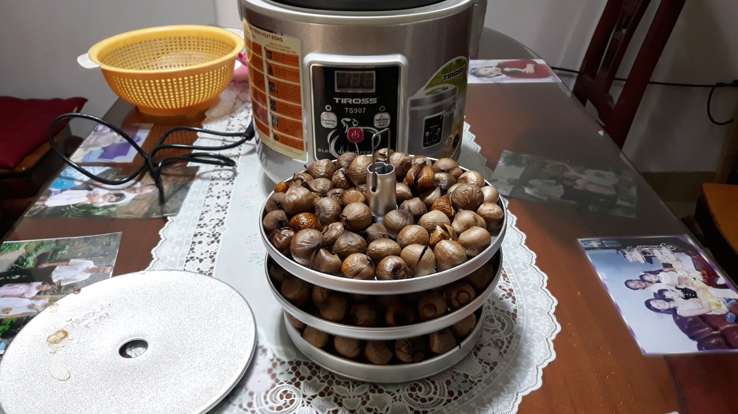 Vừa ra lò mẻ đầu tiên, cảm giác rất hài lòng. Máy sử dụng đơn giản, tỉ lệ thành công 100%...Để coi thử tiền điện tháng 12/2018 này tăng bao nhiêu? Đính kèm là hình ảnh thực tế mẻ tổi đên vừa ra lò còn nóng hổi...