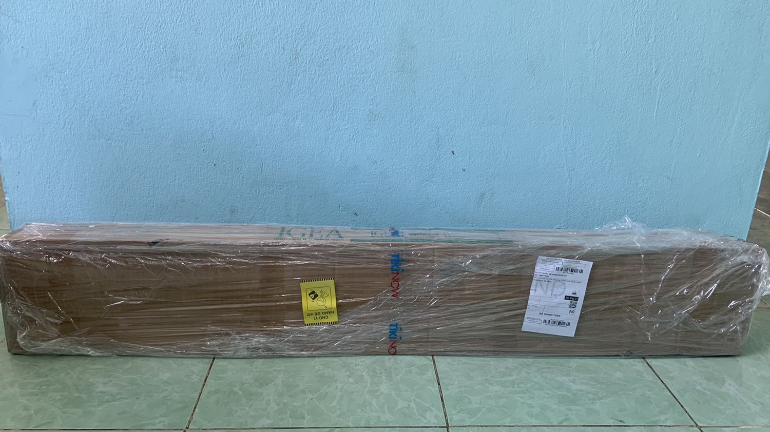 Tuyệt
Mình đã từng mua một kệ sách của shop khác nhưng lắp khó hơn, cũng bị lỗi lỗ vít.
Sản phẩm của cty này thì chuẩn nhiều chỉ có 1 lỗ hơi lệch nhưng cũng không đáng kể. Dù sao cũng xứng đáng 5 sao.