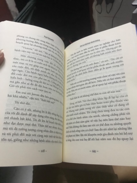 Sách bọc seal rất mới nhưng bên trong thiếu tận 16 trang, đang đọc hay quá trời làm tụng mood ghê luôn á Tiki ơi, giờ kiếm đâu mấy trang này để đọc đây