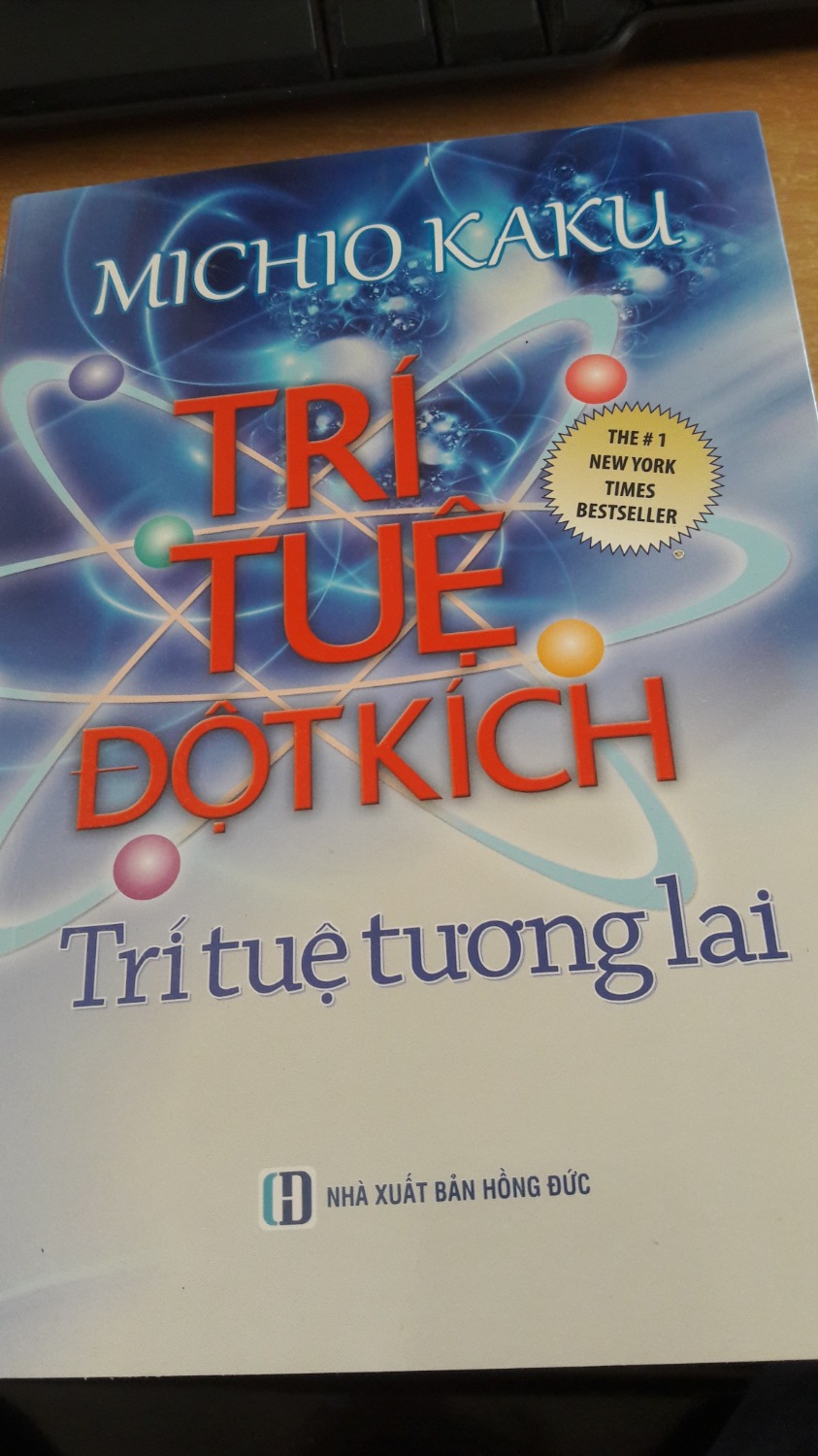 Trí tuệ đột kích- Michhio Kaku Khoa học đột phá cho thế kỷ 21 là cuốn sách một trãi nghiệm thực tế cho thế kỷ 21 có khả năng hiếm có trong việc biến những lý thuyết khoa học phức tạp thành những câu chuyện dễ hiểu về cuộc sống trong tương lai của chúng ta cuối cùng sẽ có thể hiểu được, trong lúc số khác vẫn còn nằm ngoài lằn ranh của tiềm năng thấu hiểu.