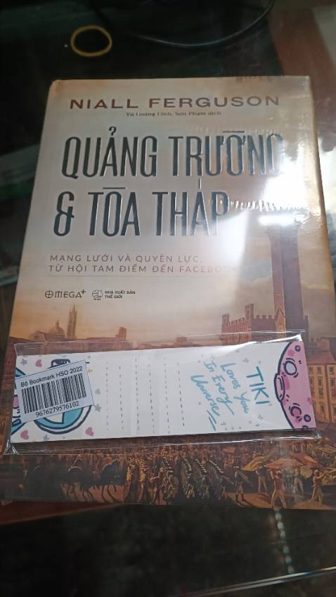 Sách bìa cứng, nhiều thông tin mới lạ, hấp dẫn.