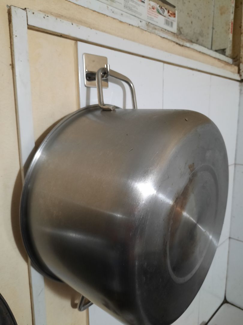 móc đẹp inox sáng bóng  cầm chắc tay  dán được nhiều nơi rất tiện  rất hài lòng về sp