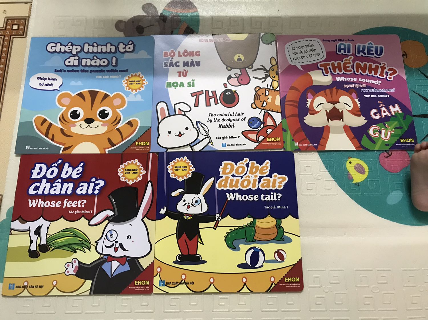 Sách in màu sắc nét, hình ảnh dễ thương bé rất thích, giao hàng đúng hẹn