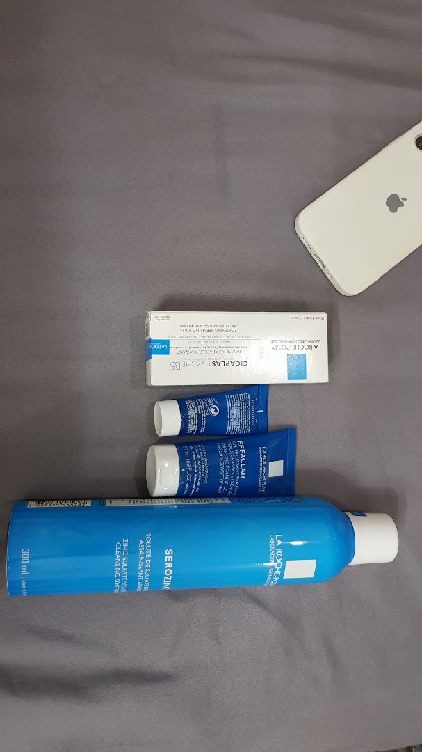 Larocheposay thì chắc khỏi bàn về chất lượng rồi. Do là dược mỹ phẩm nên giá cũng cao hơn so với các dòng chăm sóc da bth nhưng khi đã dùng rồi thì sẽ ko hối hận. 
Săn được deal tốt nên rất là ưng cái bụng :))))
Dùng kem này buổi tối là sáng hôm sau thấy da ổn hơn rõ rệt: da mềm hơn, nếu da đang kích ứng sẽ thấy dịu đi hẳn, ko đổ dầu ( dùng kèm xịt khoáng)
KL: 5* nha !!!