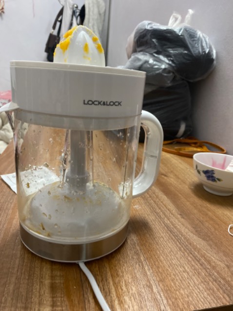 Cũng ổn mọi người ạ. Lắp cái đầu kia vào thì nước chảy thẳng vào cốc còn bỏ ra thì nc chảy xuống bình chứa nhéee. Bền hay ko thì chưa xác nhận đc :)) Lock & Lock thì mong uy tín :))