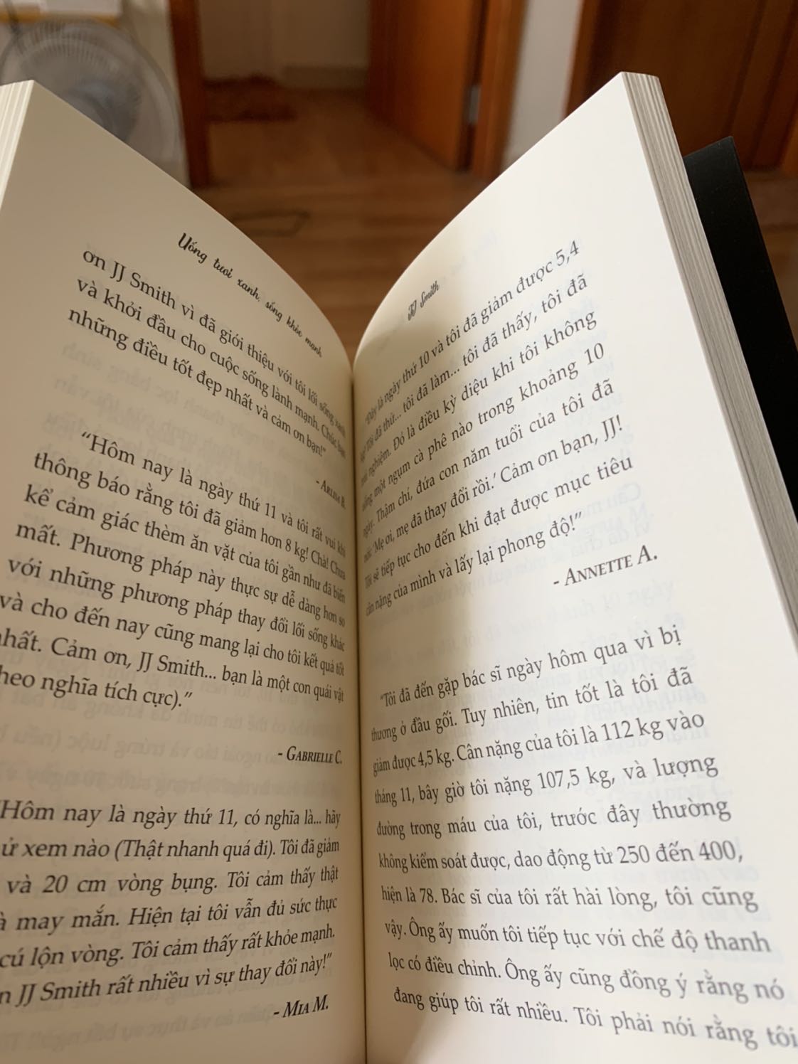 Một cuốn sách mà nhìn vào đó biết được một nhà xuất bản, một người soạn viết sách dịch không có tâm. Bán một cuốn sách giá 129k không thấy thổ thẹn lương tâm, thấy thương cho cuốn sách gốc của bà JJ Smith nghĩ sao một cuốn sách bán hơn một triệu bản trên thế giới mà các bạn làm ẩu thả thế này thì mình hết viết nói sao luôn. Phong chữ kiểu chữ lung tung loạn xạ, bố cục thì quá tệ , một cuốn sách thế này mà in ra một bản thể tí xíu, chất lượng giấy tệ hơn chữ tệ , mà đi đặt giá hơn có trăm nghìn cuốn sách. Nội dung dịch đọc thì thôi lủng củng trong cách hành văn như google dịch. Lúc thì kiểu chữ này, lúc thì kiểu chữ khác thiệt đọc nhìn chóng mặt luôn.