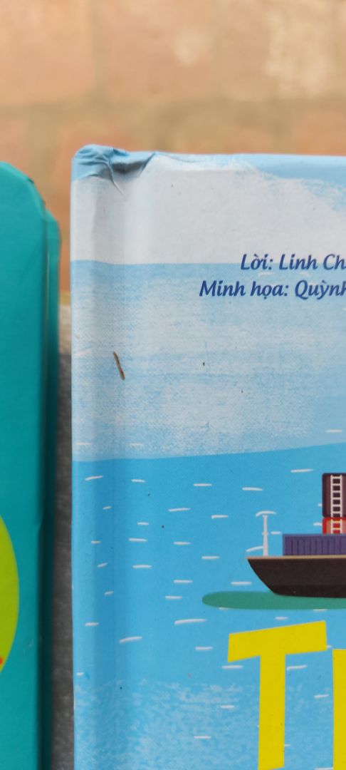 Sách bị móp, giao hàng nhanh.