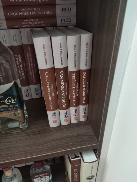 xách ba lô và cùng nhau đi đến cuối con đường