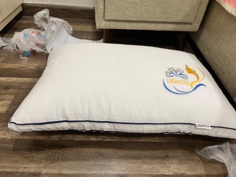 Hàng đóng gói kỹ, sản phẩm mới, bông mềm, thích hợp cho người thích nằm gối thấp. Tôi thích nằm gối cao nên chưa thật sự vừa ý lắm.