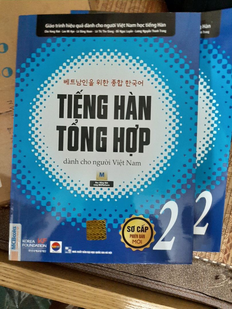 đặt sách màu mà lại giao đen trắng là sao hả shop
làm ăn không có tâm gì 
mình cần đổi hàng nhé