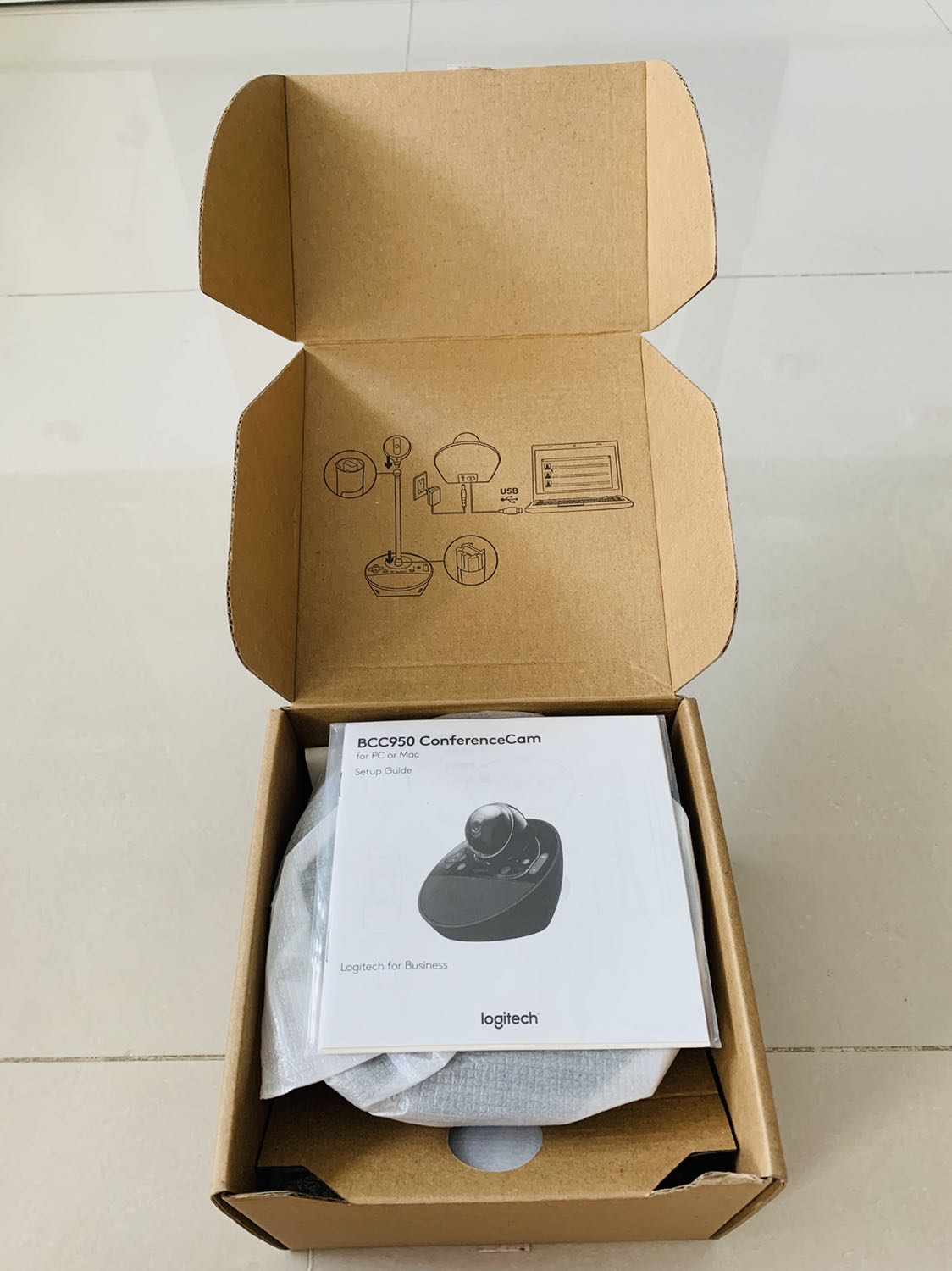 Rất hài lòng về chất lượng sản phẩm, kết nối nhanh, đơn giản, chất lượng hình ảnh sắc nét Full HD. Là 1 sản phẩm 3 trong 1: vừa là webcam, tích hợp Mic chống ồn và là loa nghe nhạc. 
Chưa hài lòng về vận chuyển vì thời gian quá lâu (10 ngày mới nhận được hàng).
Không thấy hoá đơn bán hàng và phiếu bảo hành gửi kèm theo sản phẩm. Đề nghị Tiki có phản hồi về việc này.